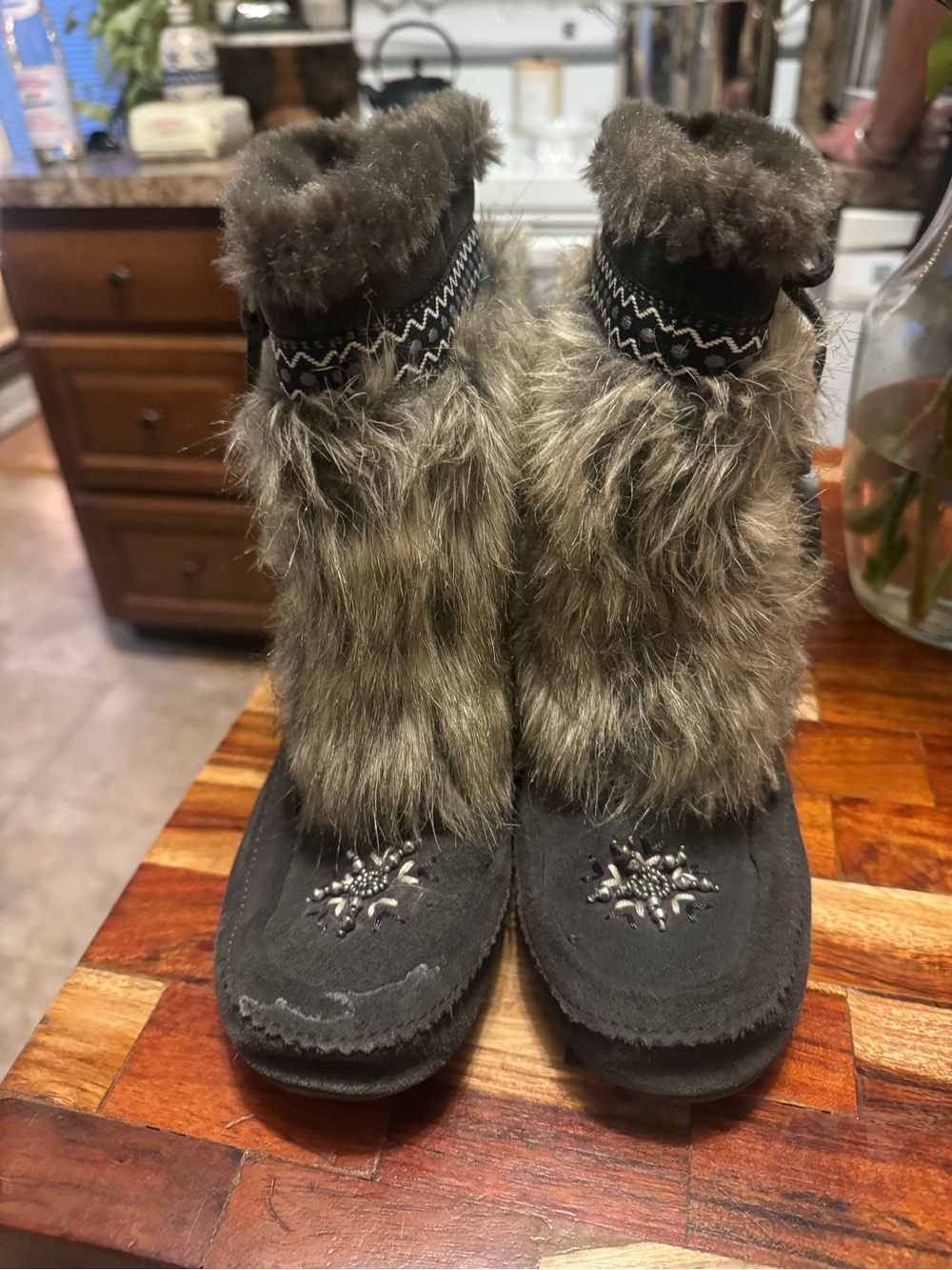 Minnetonka Faux Fur Trim Suede Winter Boots